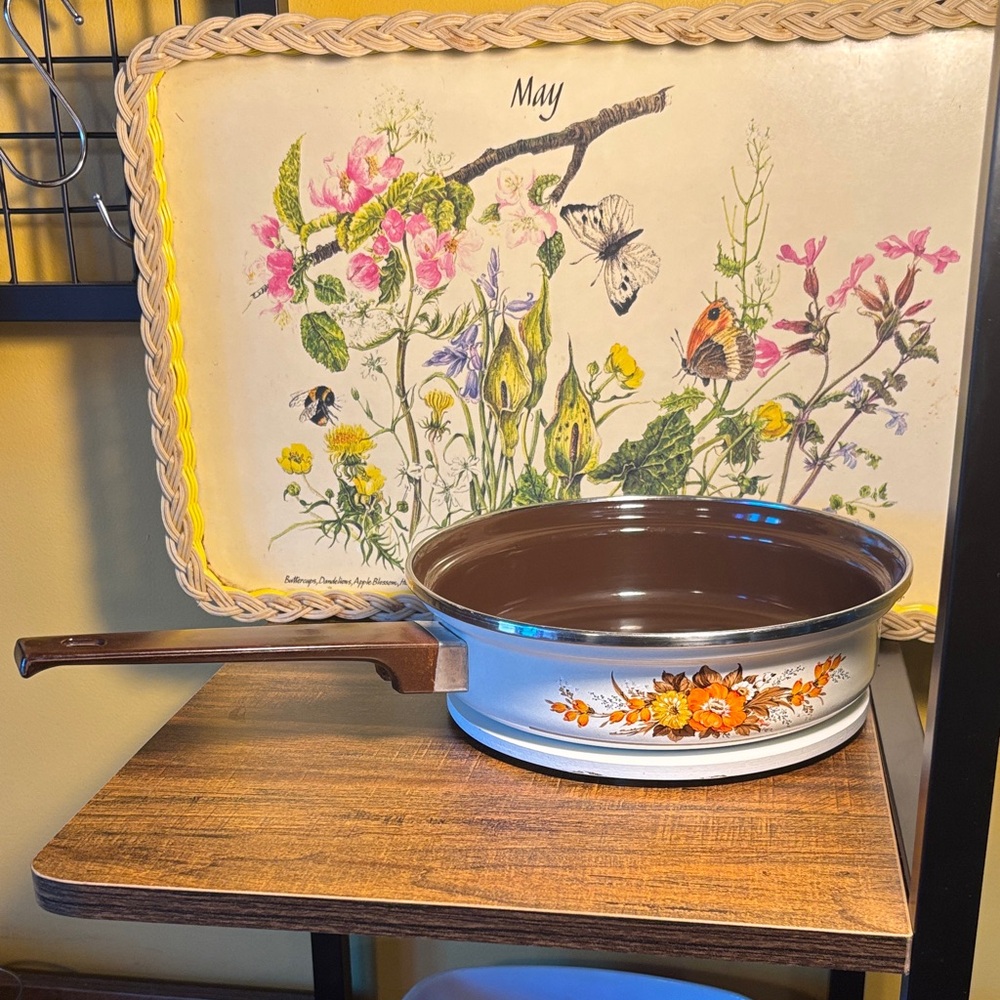 Vintage 1970’s enamel “autumn sweet flower” saucepan